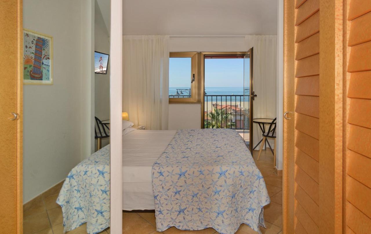 Hotel Bella Riviera Lungomare Виареджо Экстерьер фото