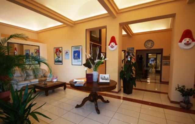 Hotel Bella Riviera Lungomare Виареджо Экстерьер фото