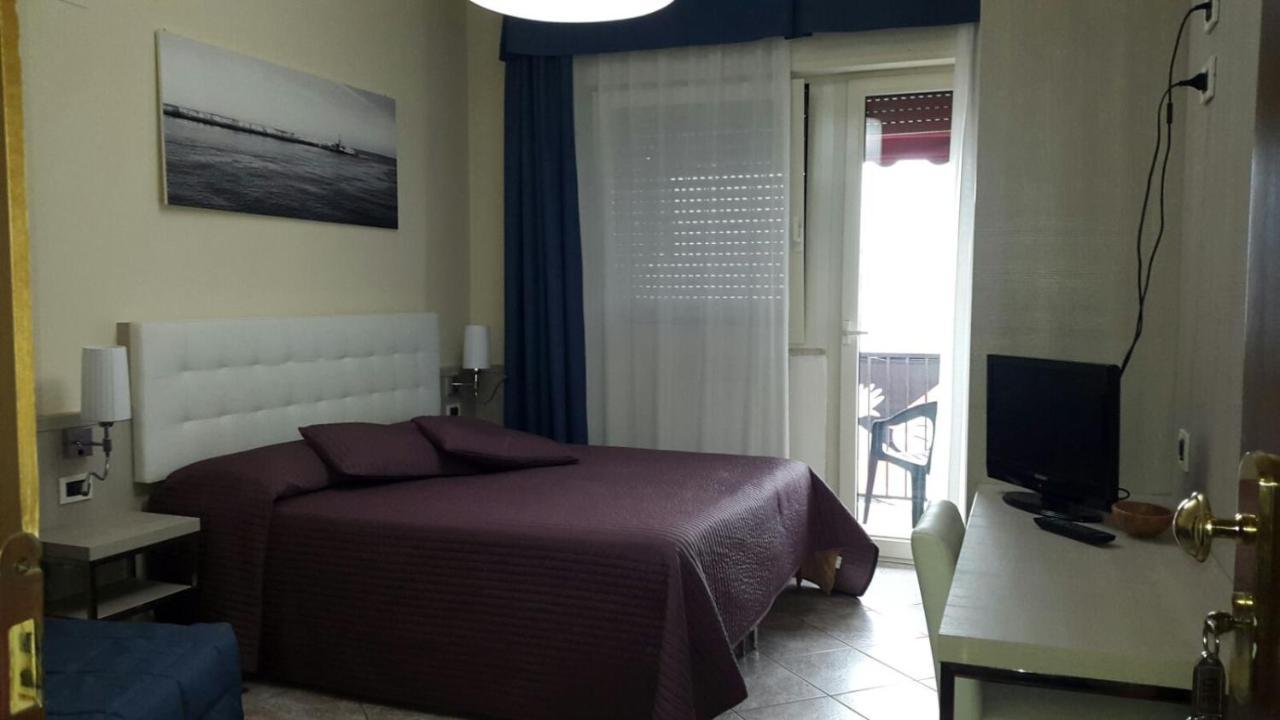 Hotel Bella Riviera Lungomare Виареджо Экстерьер фото